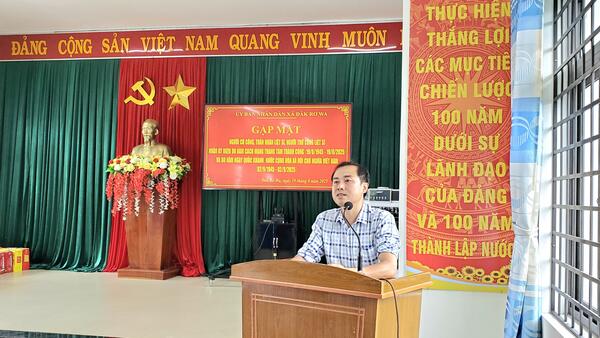 Ủy ban nhân dân xã Đăk Rơ Wa tổ chức chương trình gặp mặt, tặng quà người có công, thân nhân Liệt sĩ, người thờ cúng Liệt sĩ trên địa bàn