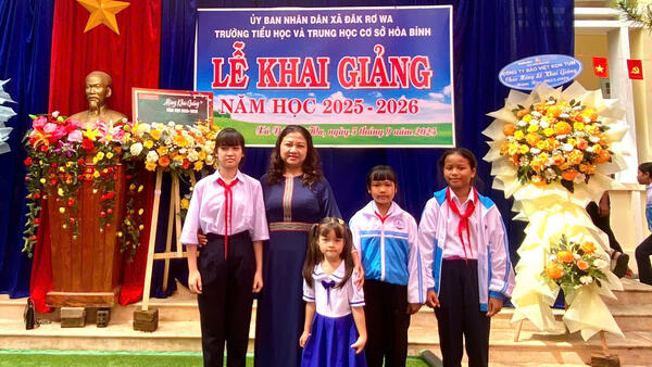Đồng loạt tổ chức Lễ khai giảng năm học 2025-2026 trên địa bàn xã Đăk Rơ Wa