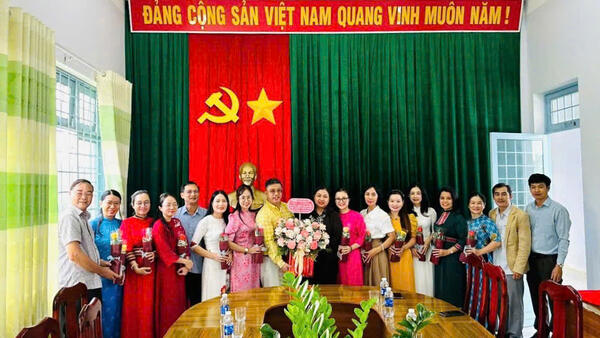 Đảng ủy xã Đăk Rơ Wa gặp mặt, chúc mừng kỷ niệm 95 năm Ngày thành lập Hội Liên hiệp Phụ nữ Việt Nam (20/10/1930 – 20/10/2025)